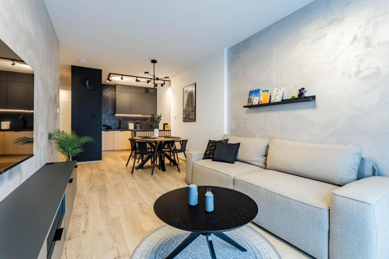 Klimatyzowany Apartament Very Berry Z Parkingiem W Poznaniu By Noclegi Renters Exterior foto
